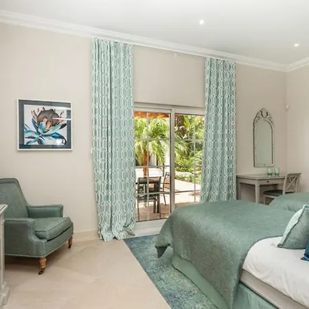 Sleeps 10 Pool Air Con Wifi Vila *