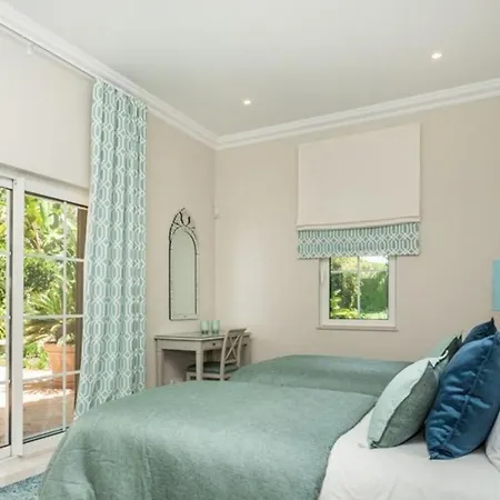 Sleeps 10 Pool Air Con Wifi *