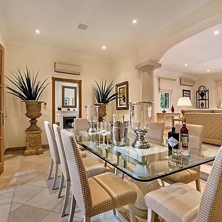 Sleeps 10 Pool Air Con Wifi